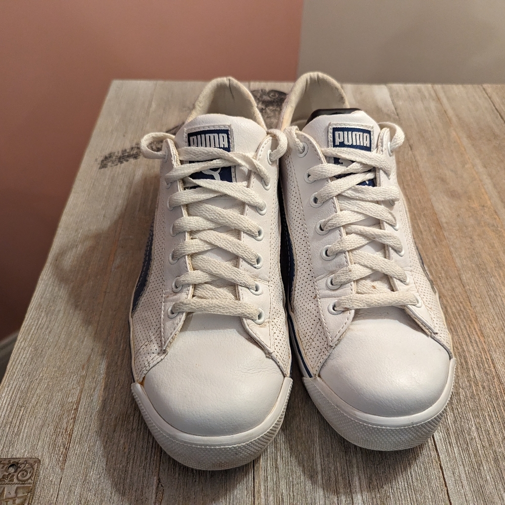 Women white/blue leather puma sneaker. Women's 7.5. Preloved Good condition